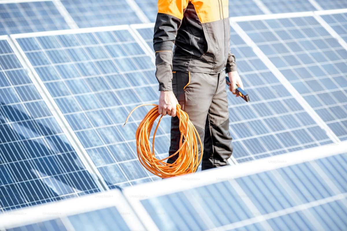 Instalação de painéis solares — futuro energético de Portugal